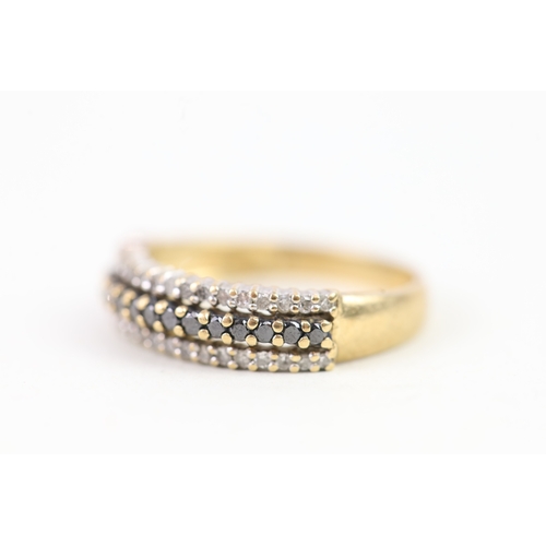 135 - 9ct gold diamond and black diamond set band ring (2.7g) Size  P