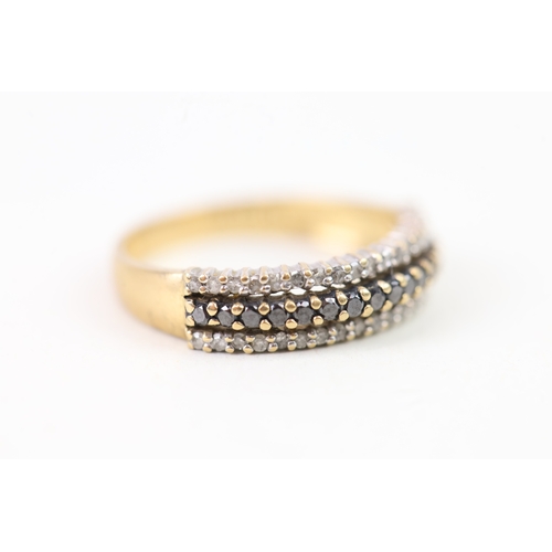 135 - 9ct gold diamond and black diamond set band ring (2.7g) Size  P