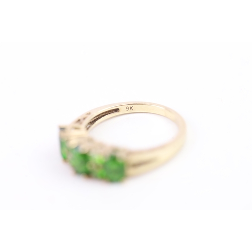 137 - 9ct gold chrome diopside set dress ring (2.6g) Size  L