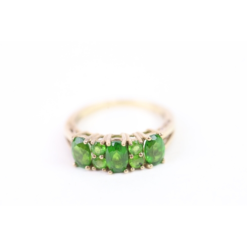 137 - 9ct gold chrome diopside set dress ring (2.6g) Size  L