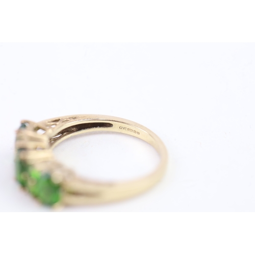 137 - 9ct gold chrome diopside set dress ring (2.6g) Size  L