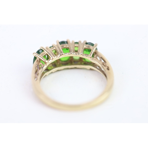 137 - 9ct gold chrome diopside set dress ring (2.6g) Size  L