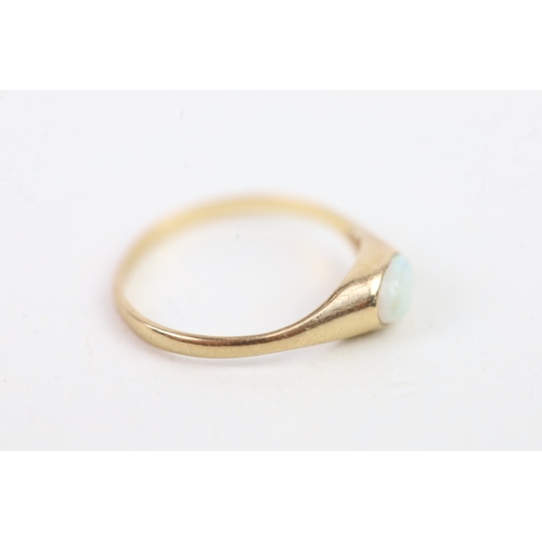 139 - 9ct gold vintage white opal cabochon set delicate signet ring (1.1g) Size  M