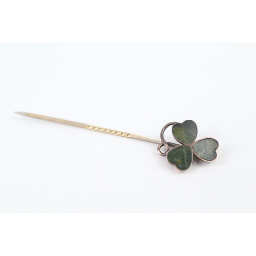 149 - 9ct gold antique conmarra marble shamrock stick pin (1.2g)