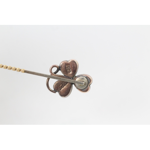 149 - 9ct gold antique conmarra marble shamrock stick pin (1.2g)