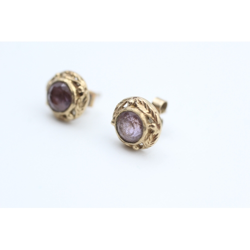 158 - 9ct gold foliate framed amethyst set stud earrings (2.4g)