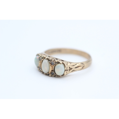 161 - 9ct gold vintage white gemstone accented opal set dress ring (3.1g) Size  P