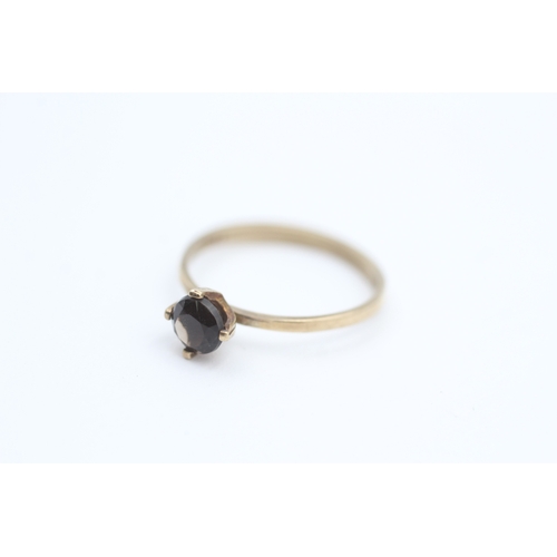 162 - 9ct gold vintage smokey quartz set solitaire ring (1g) Size  K 1/2