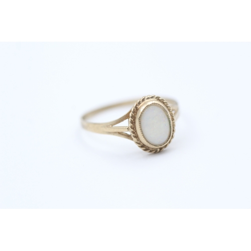 176 - 9ct gold opal set dress ring (1.4g) Size  Q