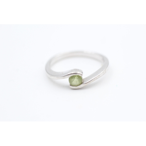 180 - 9ct white gold peridot set solitaire ring (2.6g) Size  N