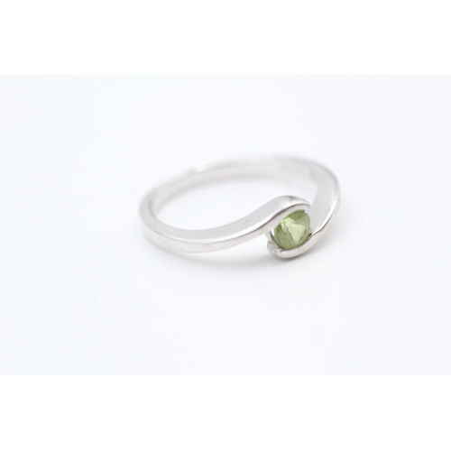 180 - 9ct white gold peridot set solitaire ring (2.6g) Size  N