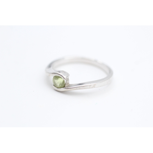 180 - 9ct white gold peridot set solitaire ring (2.6g) Size  N