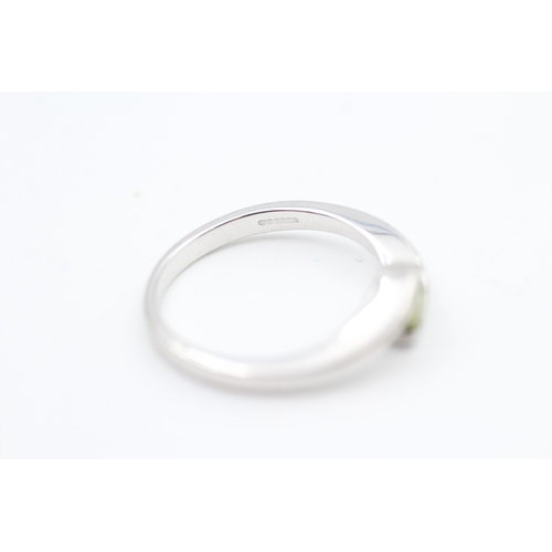 180 - 9ct white gold peridot set solitaire ring (2.6g) Size  N