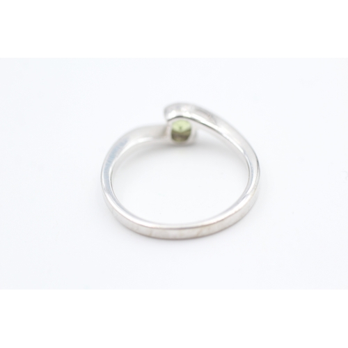 180 - 9ct white gold peridot set solitaire ring (2.6g) Size  N