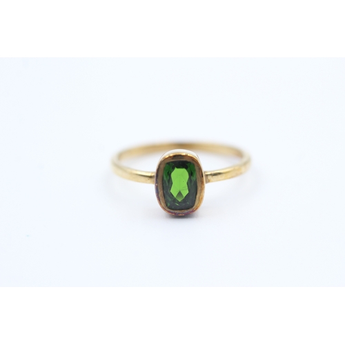 183 - 9ct gold rubover set chrome diopside set solitaire ring (1.9g) Size  N 1/2