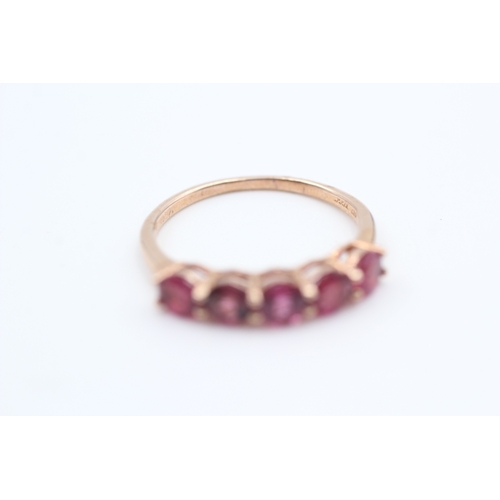 186 - 10kt rose gold pink tourmaline five stone eternity ring (1.9g) Size  O