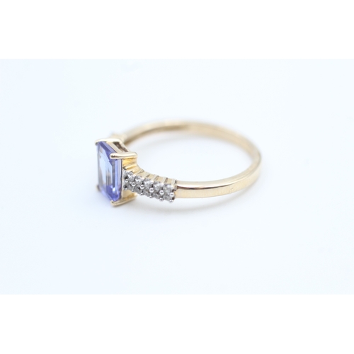 187 - 10kt gold tanzanite and white gemstone set dress ring (1.9g) Size  N