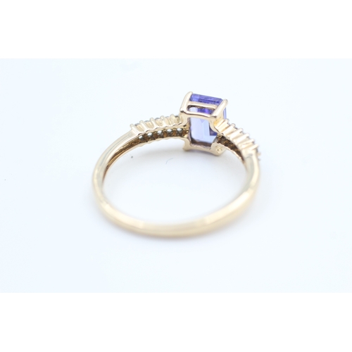 187 - 10kt gold tanzanite and white gemstone set dress ring (1.9g) Size  N