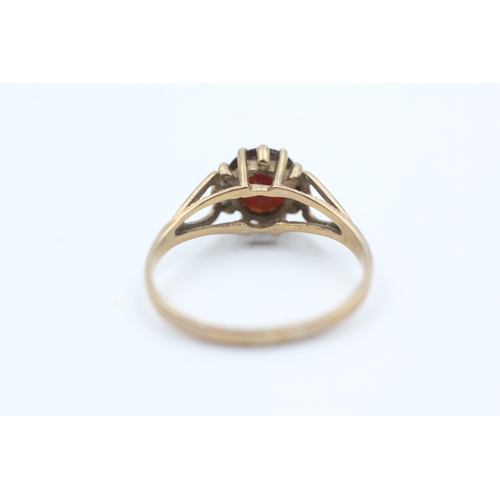 195 - 9ct gold claw set round cut garnet solitaire ring (1.8g) Size  N