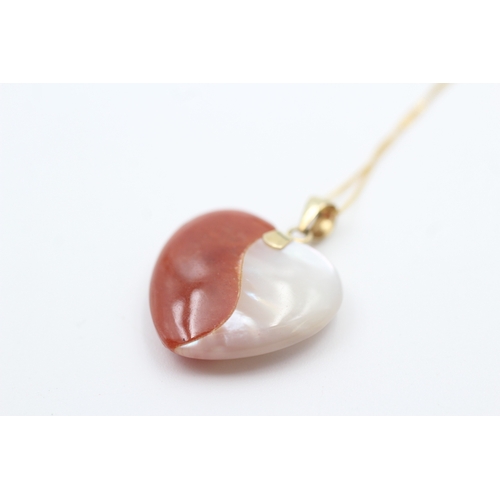 198 - 14ct gold orange jade and mother-of-pearl ying-yang heart shaped pendant necklace (1.8g)