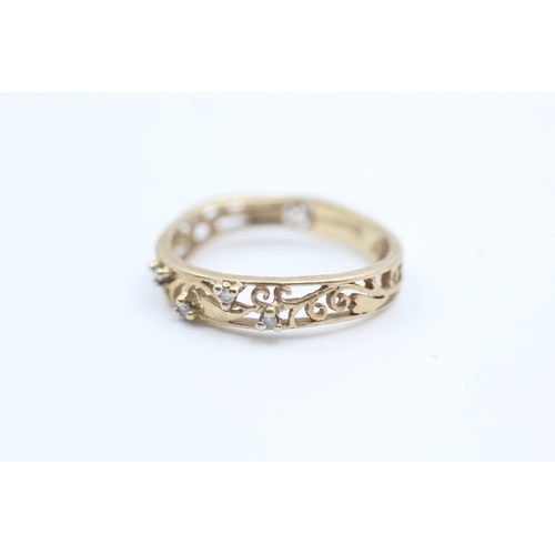 204 - 9ct gold diamond accented scrolling openwork ring - as found (1.8g) AS SEEN - MISSHAPEN Size  M