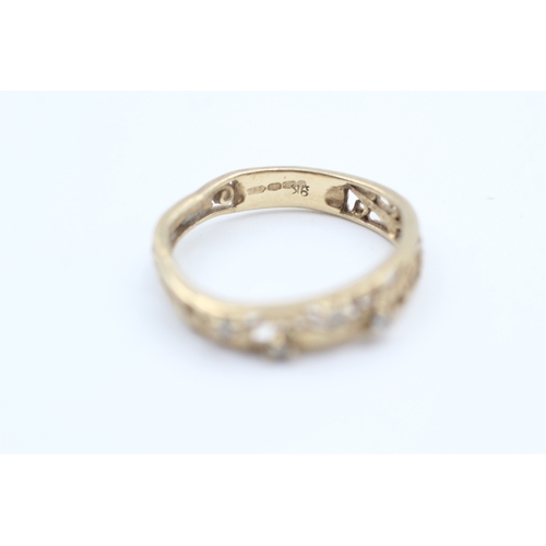 204 - 9ct gold diamond accented scrolling openwork ring - as found (1.8g) AS SEEN - MISSHAPEN Size  M