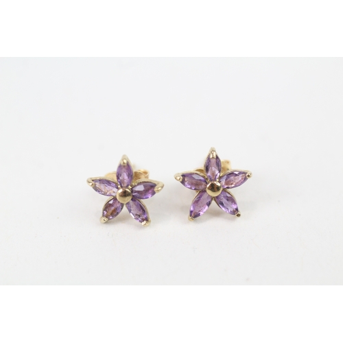 209 - 9ct gold amethyst set floral stud earrings (0.9g)