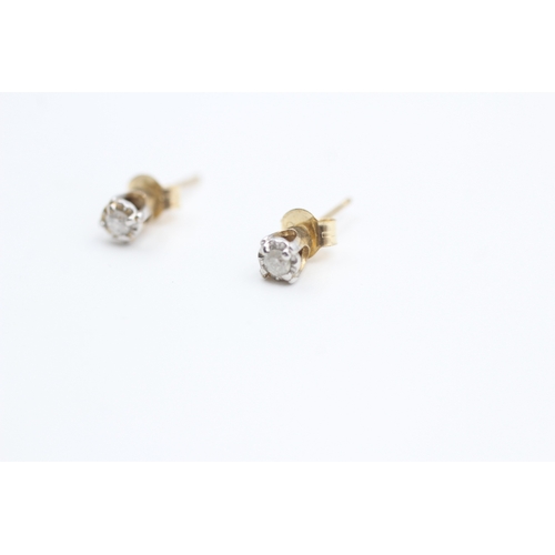 30 - 9ct gold illusion set diamond solitaire stud earrings (0.6g)