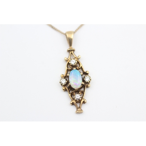 32 - 9ct gold diamond and opal set pendant necklace (2.1g)