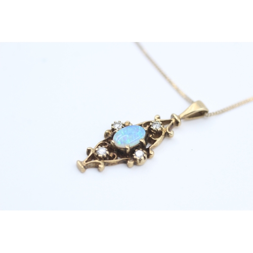 32 - 9ct gold diamond and opal set pendant necklace (2.1g)