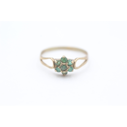 44 - 9ct gold vintage emerald set floral cluster ring (1.1g) Size  O 1/2