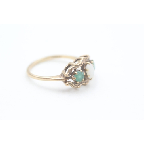 50 - 9ct gold vintage opal and emerald set cocktail ring (3g) Size  R