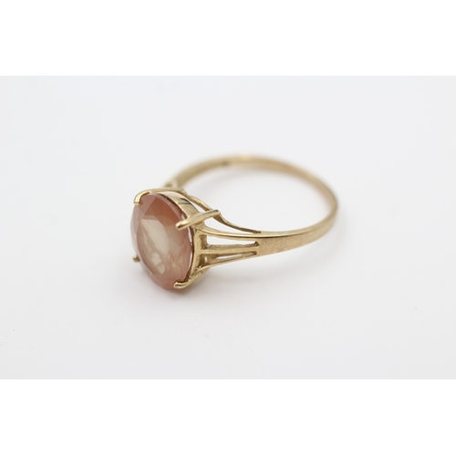 8 - 9ct gold peach sunstone single stone ring (2.2g) Size  N