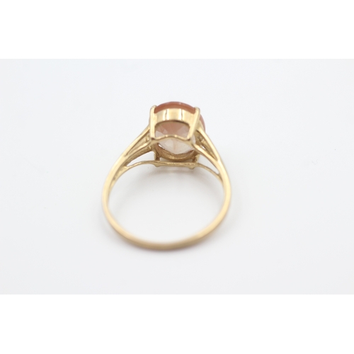 8 - 9ct gold peach sunstone single stone ring (2.2g) Size  N