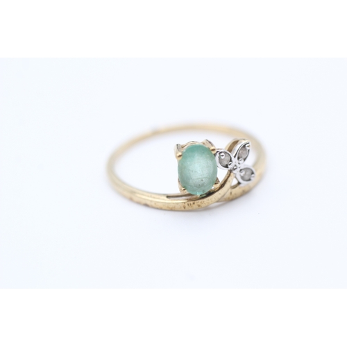 85 - 9ct gold white gemstone and emerald set wishbone shaped dress ring (1.9g) Size  T 1/2