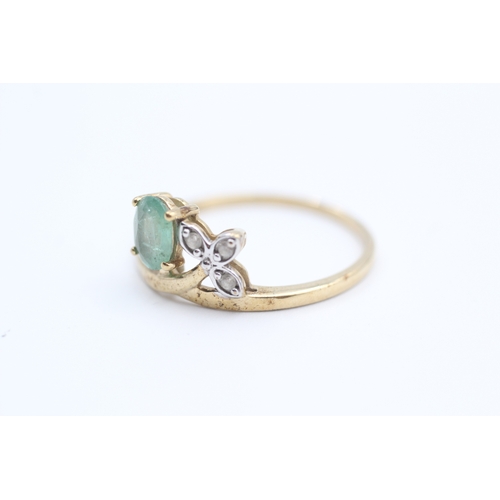 85 - 9ct gold white gemstone and emerald set wishbone shaped dress ring (1.9g) Size  T 1/2