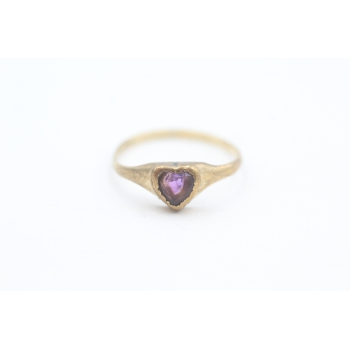 89 - 9ct gold vintage heart cut amethyst set solitaire ring (1g) Size  N