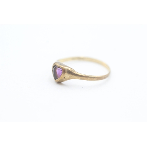 89 - 9ct gold vintage heart cut amethyst set solitaire ring (1g) Size  N