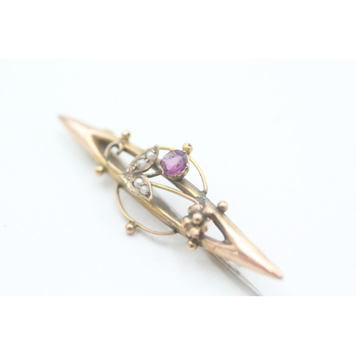 99 - 9ct gold edwardian seed pearl and purple paste set bar brooch (1.7g)