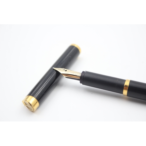 491 - Vintage DUNHILL Black Lacquer Fountain Pen w/ 18ct Gold Nib WRITING