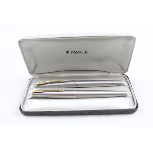 493 - 2 x Vintage Parker 65 Brushed Steel Fountain Pens w/ 14ct Gold Nibs WRITING