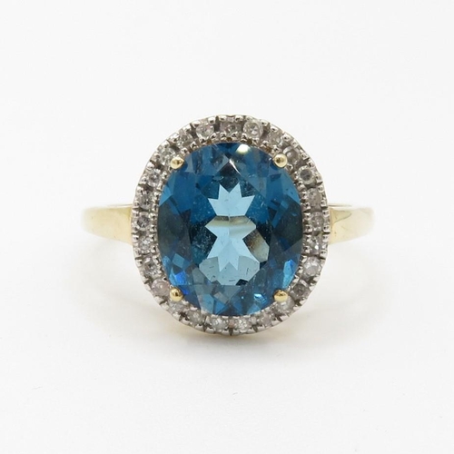 118 - 9ct gold diamond and blue topaz set cocktail ring (4g) Size  W