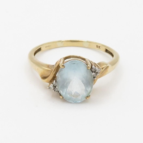 180 - 9ct gold aquamarine single stone ring with diamond accents (2.5g) Size  T