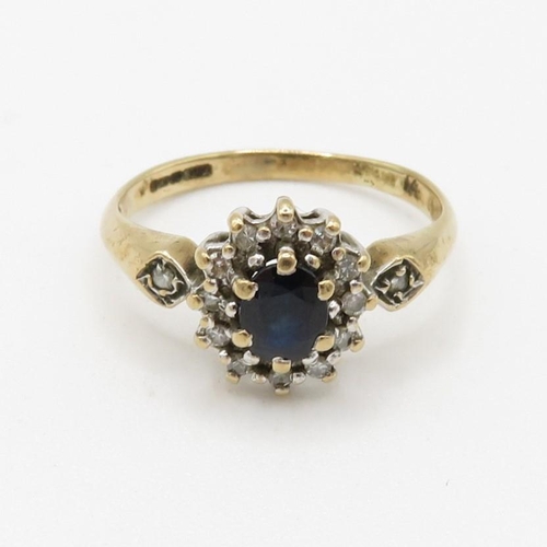 194 - 9ct gold diamond & sapphire oval halo ring (1.5g) Size  H