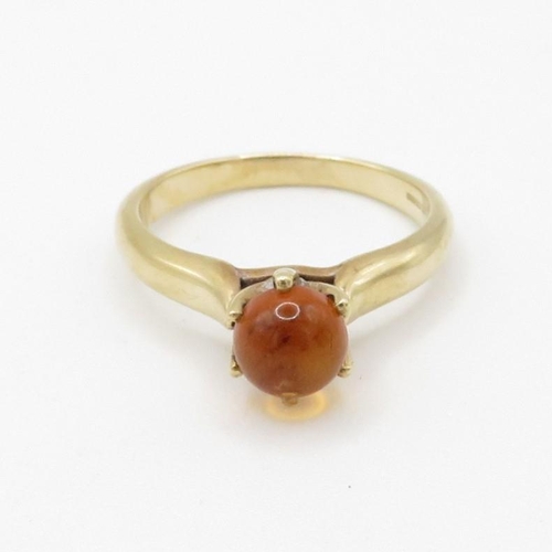 196 - 9ct gold claw set baltic amber cabochon solitaire ring (2.9g) Size  N