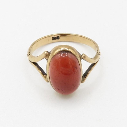 201 - 9ct gold garnet cabochon set cocktail ring (2.9g) Size  P