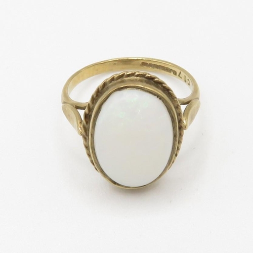 212 - 9ct gold opal set cocktail ring (2.8g) Size  M