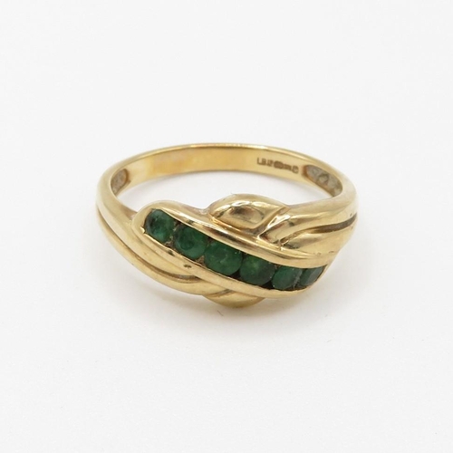 33 - 9ct gold channel set emerald knot ring (2.5g) Size  O