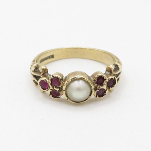 42 - 9ct gold split pearl & ruby trefoil ring (2.8g) Size  M