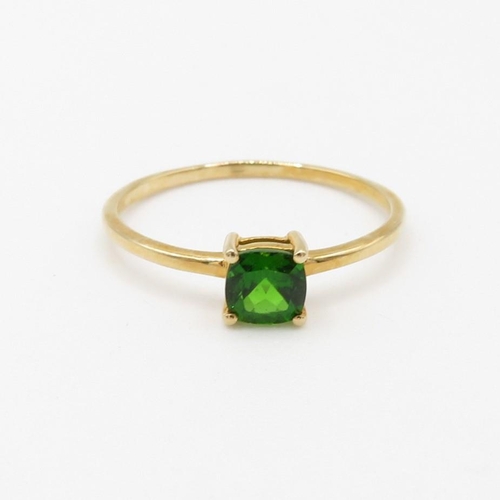 5 - 9ct gold diopside single stone ring (1.2g) Size  S